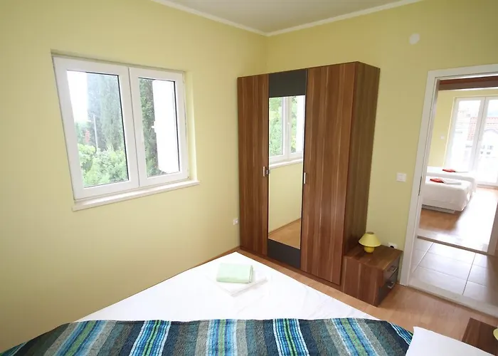 Franusic 아파트 *